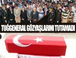 Tuğgeneral gözyaşlarını tutamadı  